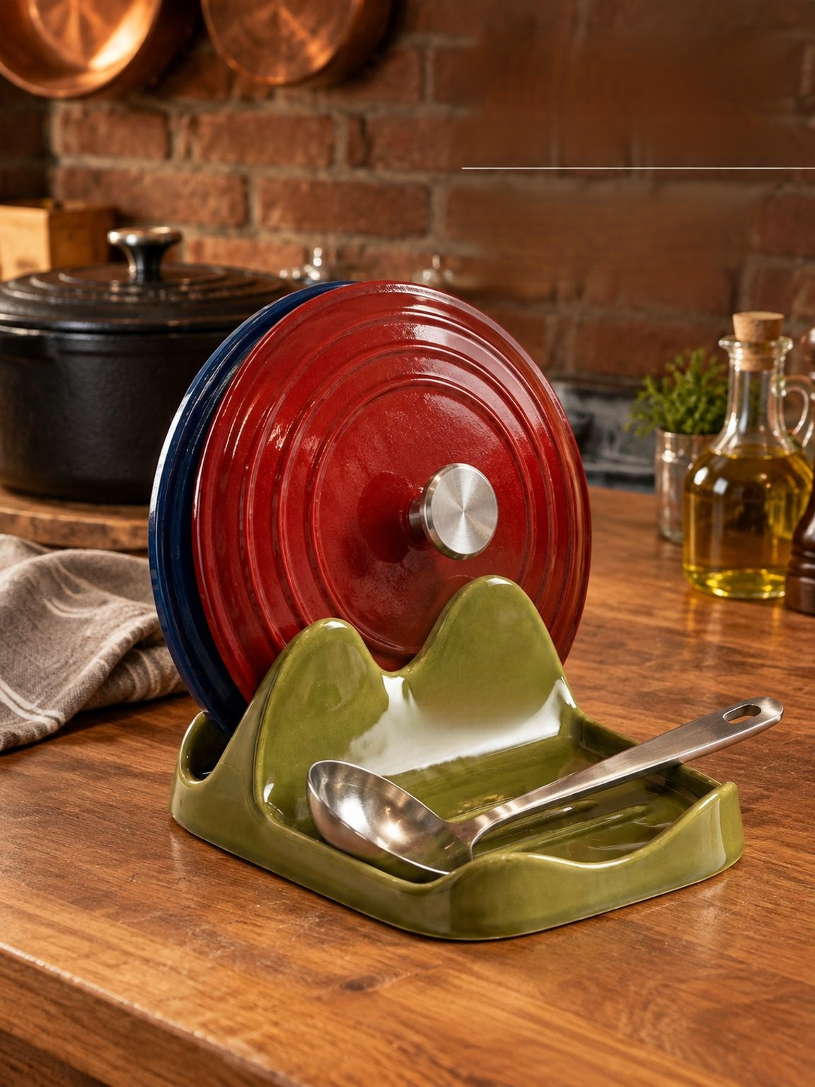 Countertop spoon rest and lid holder for everyday meal preparation