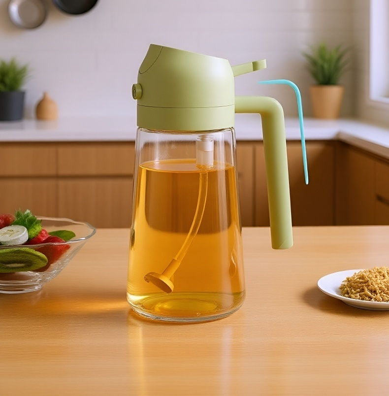 Dual-use oil can for spraying and pouring