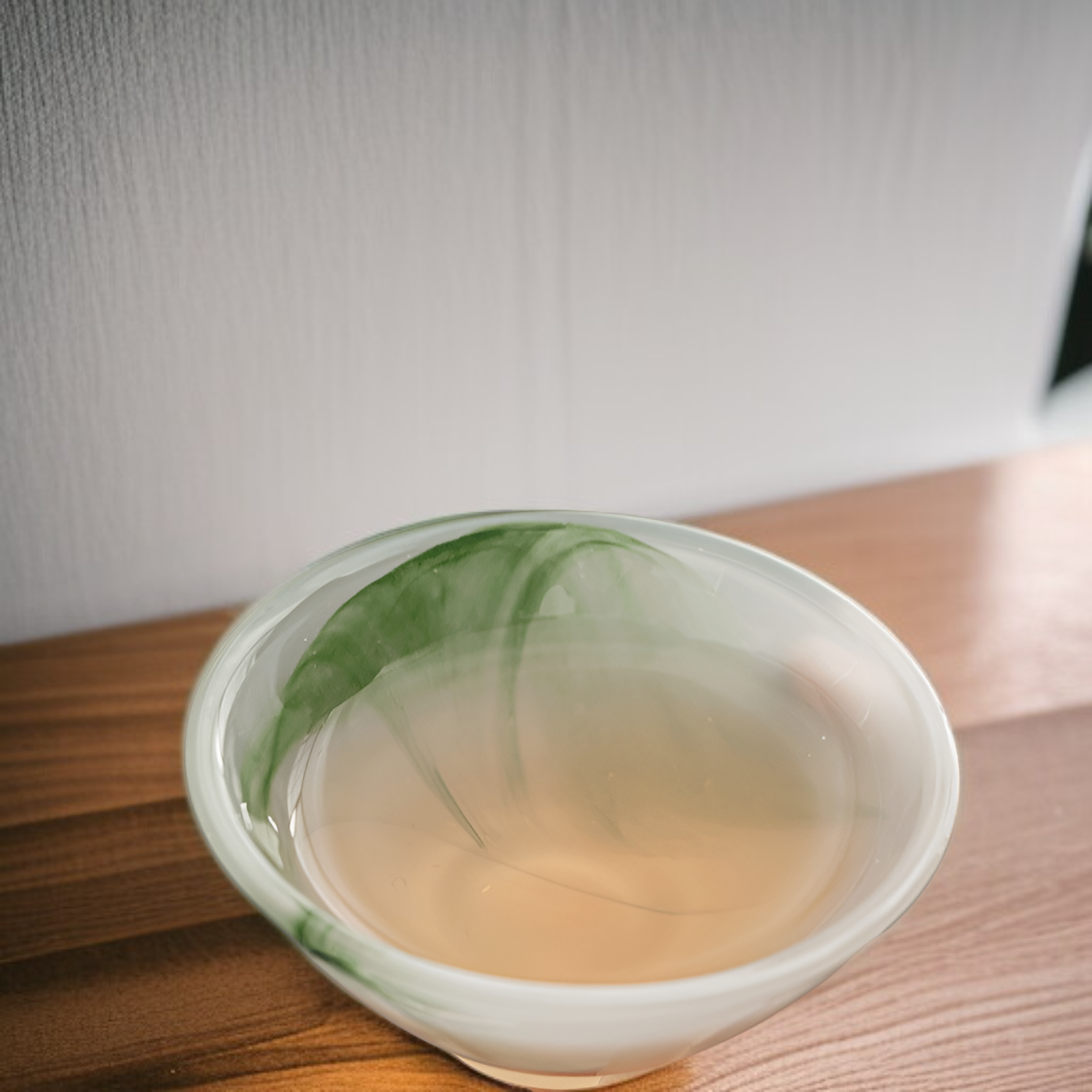 線香を立てたセラミックインセンスバーナー