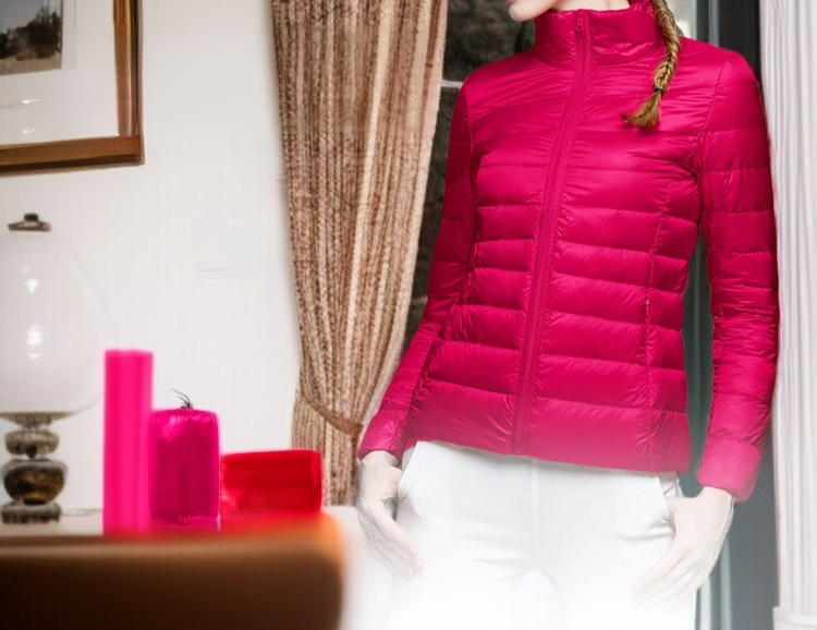 女士短款輕薄羽絨服正面展示