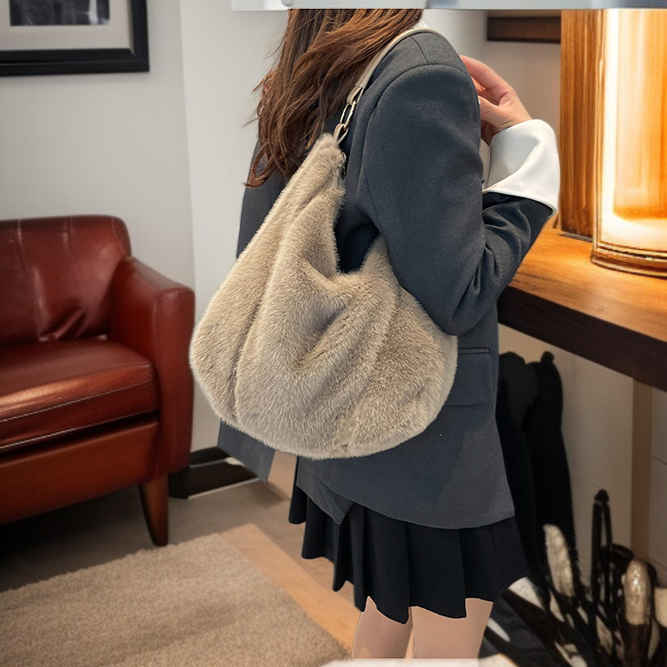 حقيبة عملية فاخرة لمناسبات الخريف