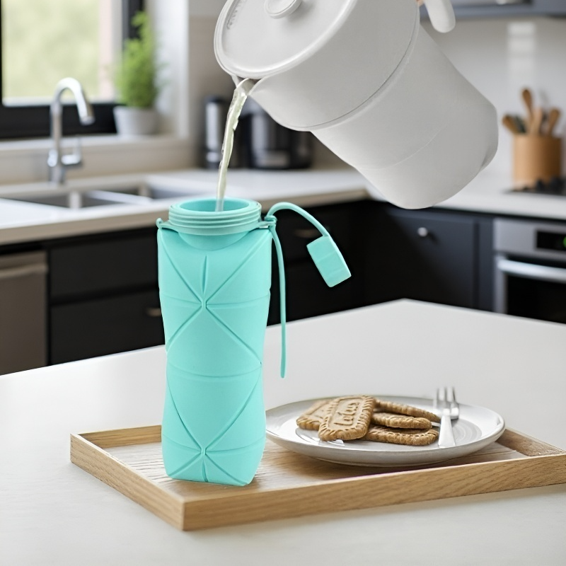 여행과 캠핑에 적합한 접이식 물병