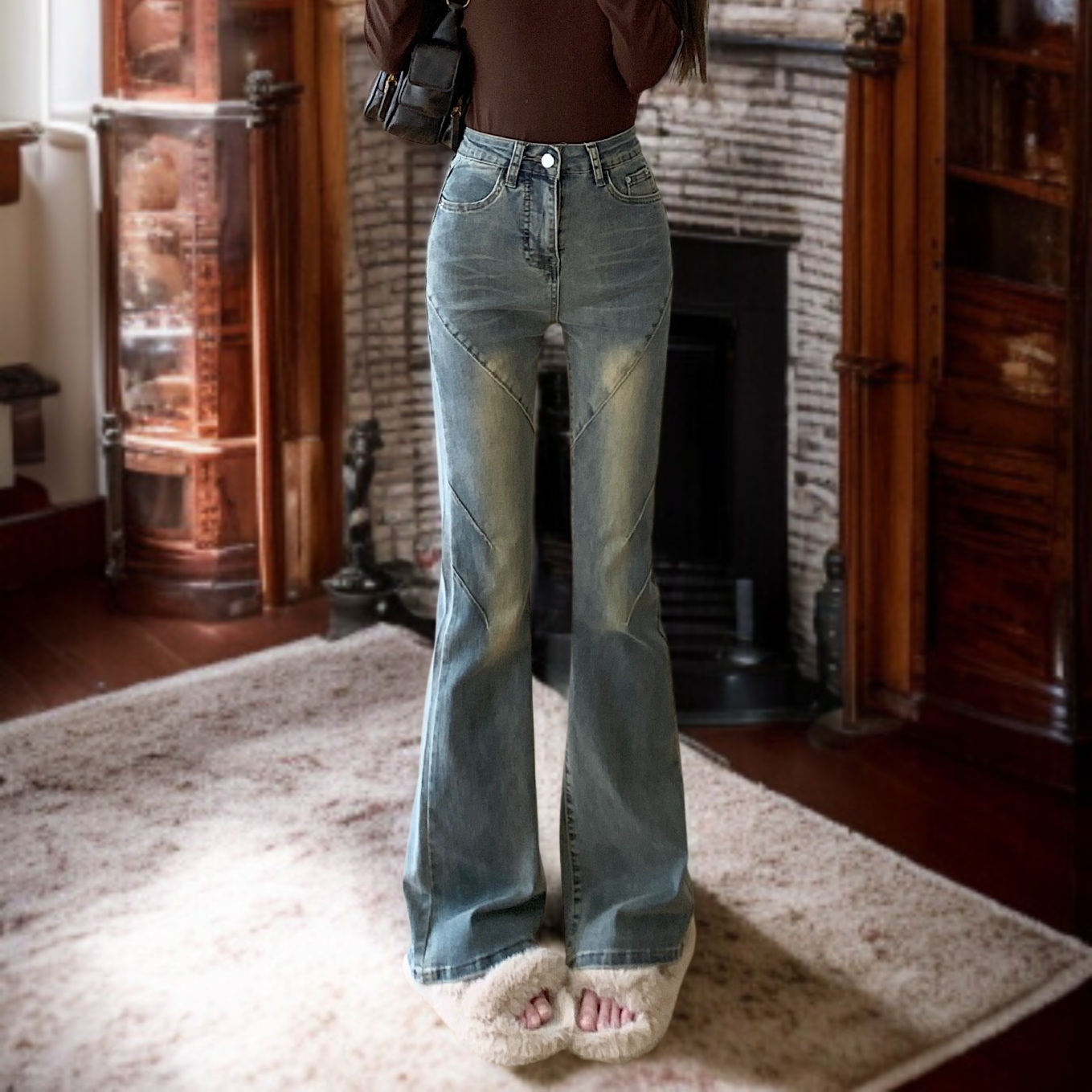 裾が広がるフレアシルエットのデニム