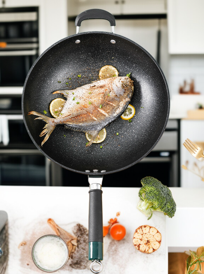 음식이 눌러붙지 않는 논스틱 프라이팬