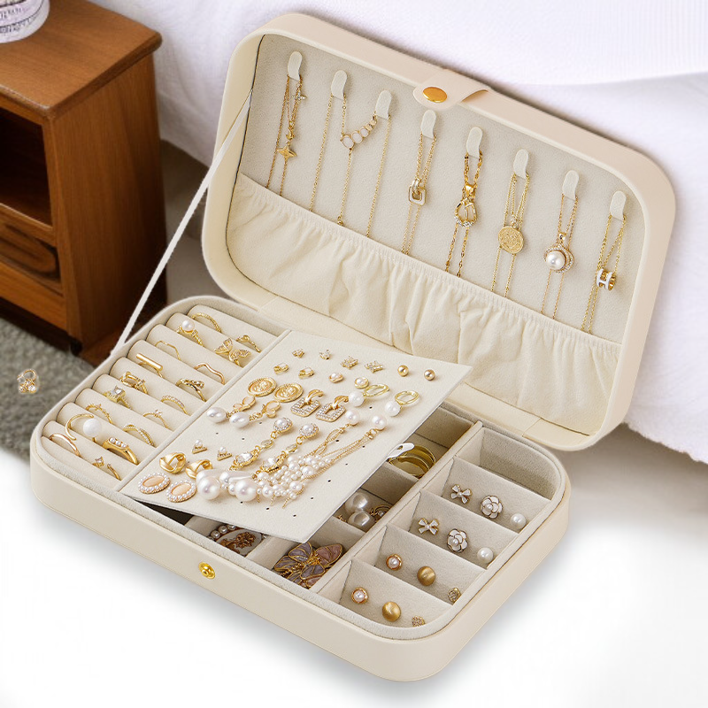 リングとイヤリング収納可能なジュエリーボックス