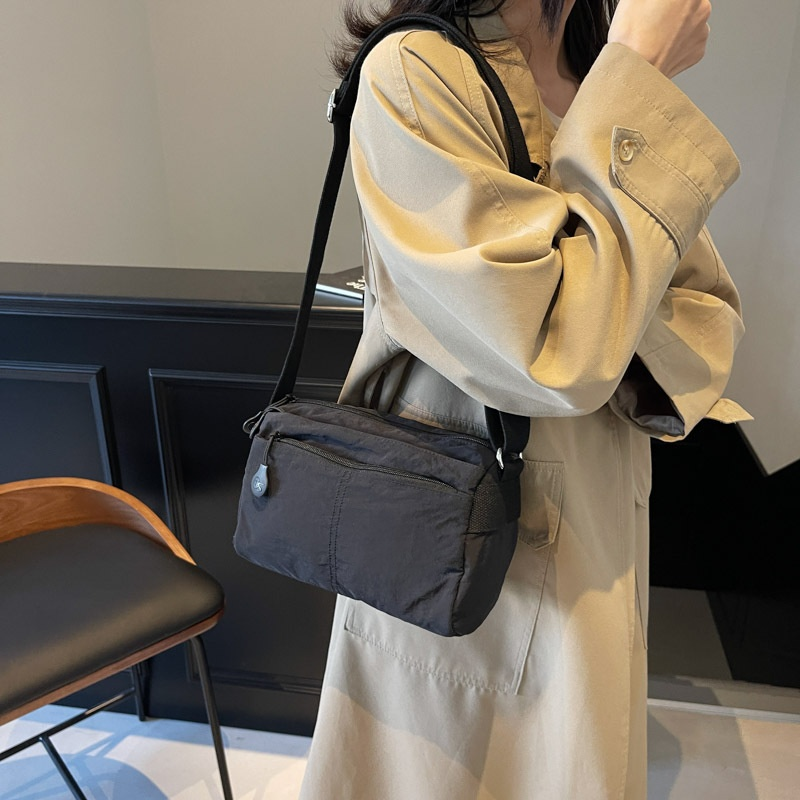  레트로 스타일 여성 숄더백