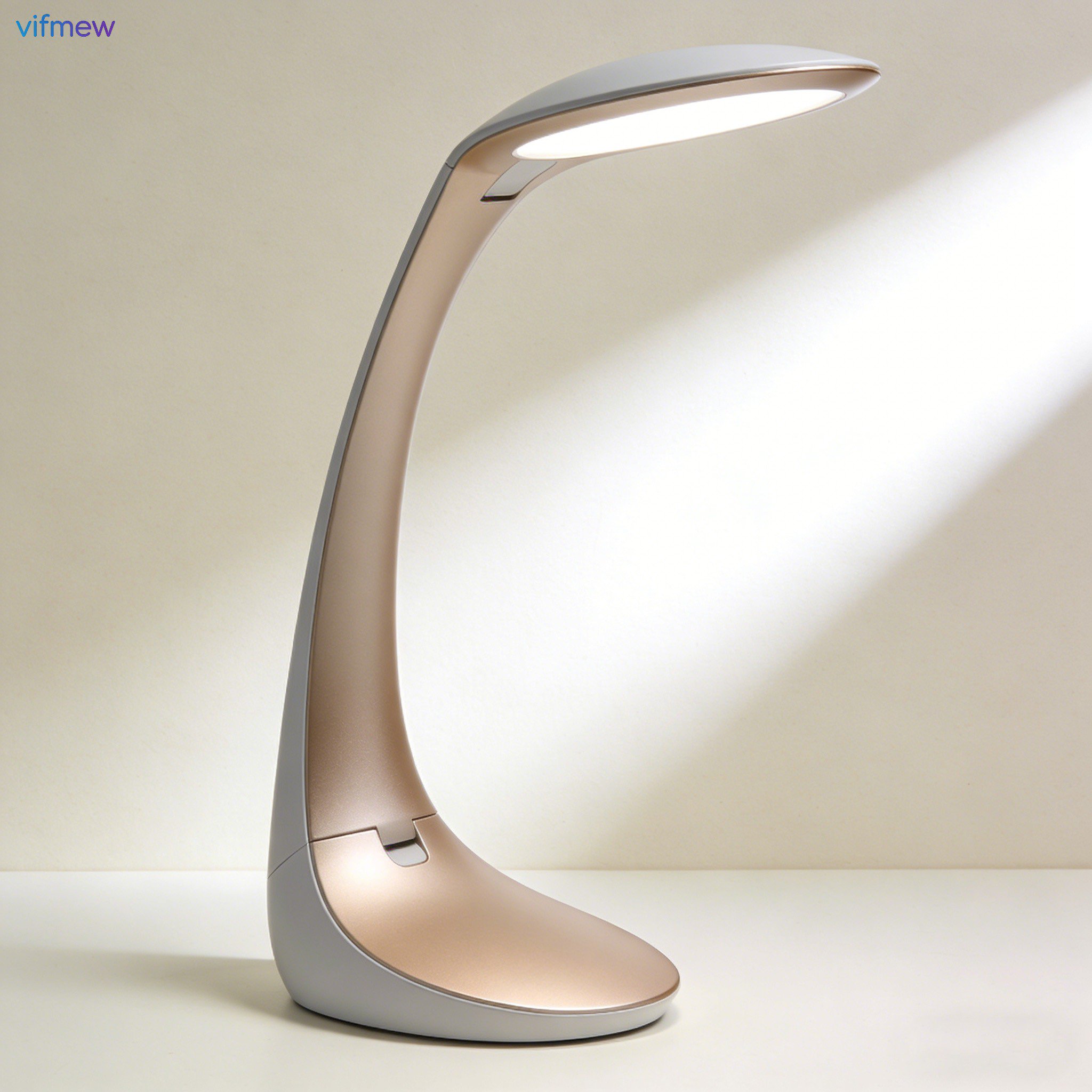 フレキシブルな目保護デスクランプ