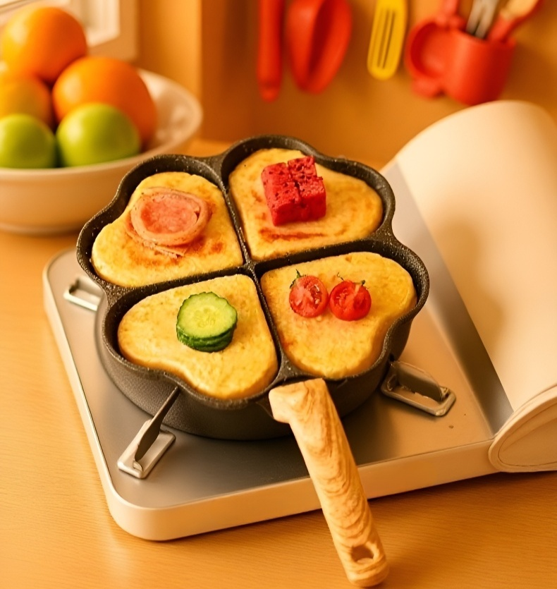 多機能4穴フライパンで目玉焼きとパンケーキを調理