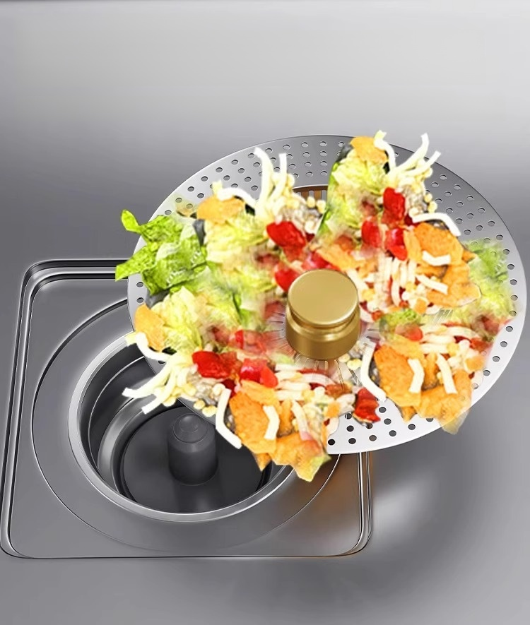 싱크대 필터 펌핑 기능 사용 장면