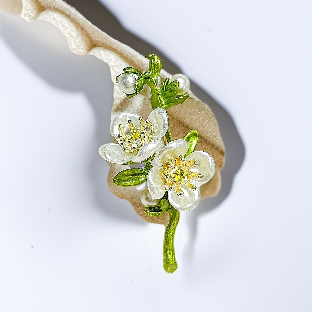 Antike Brosche mit floraler Verzierung