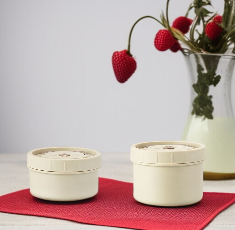 도시락을 담은 보온팩 사용 모습