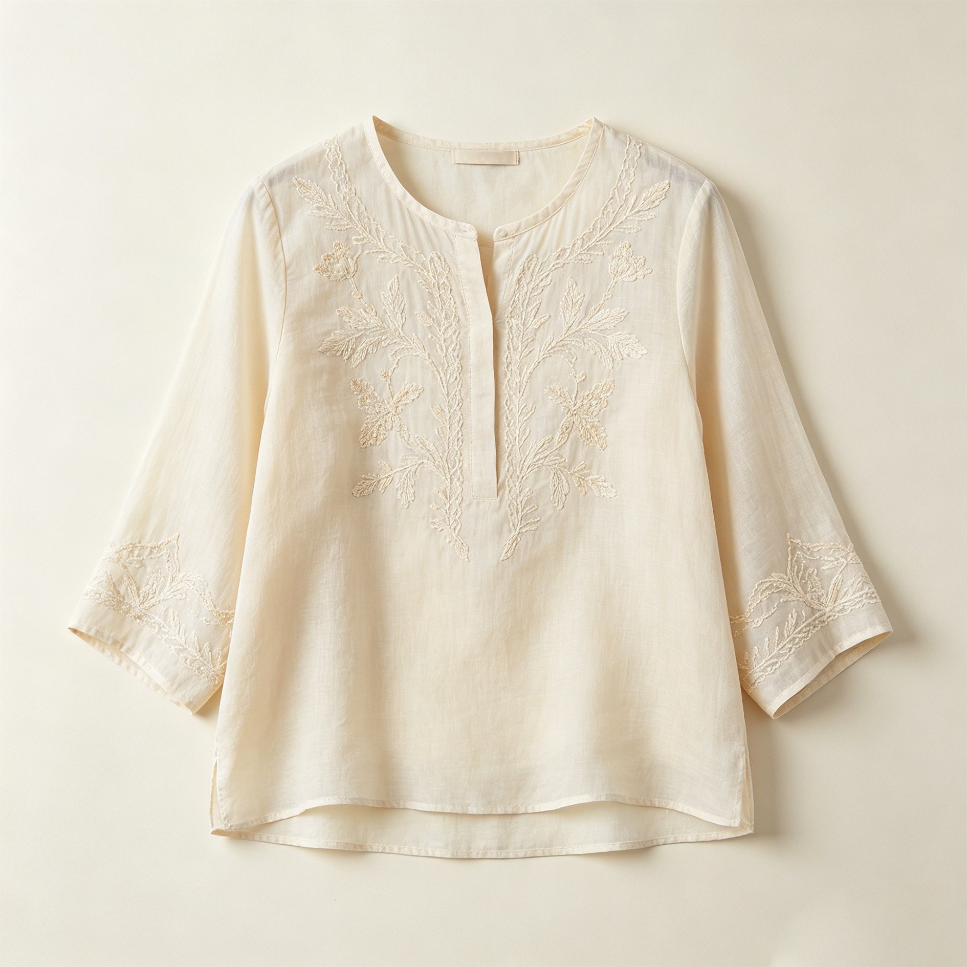 淡い杏色の蝶の刺繍入りテンセルブラウス