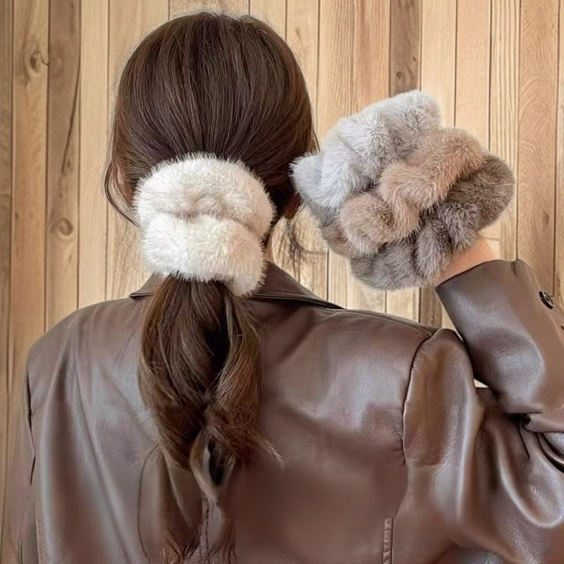 秋冬毛絨高彈性大腸髮圈特寫