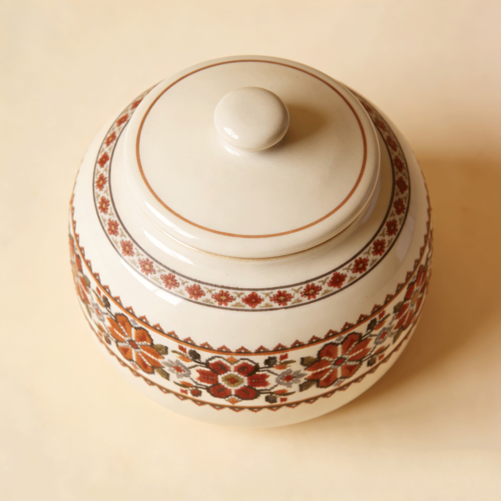 Praktikus tárolóedény élelmiszerekhez