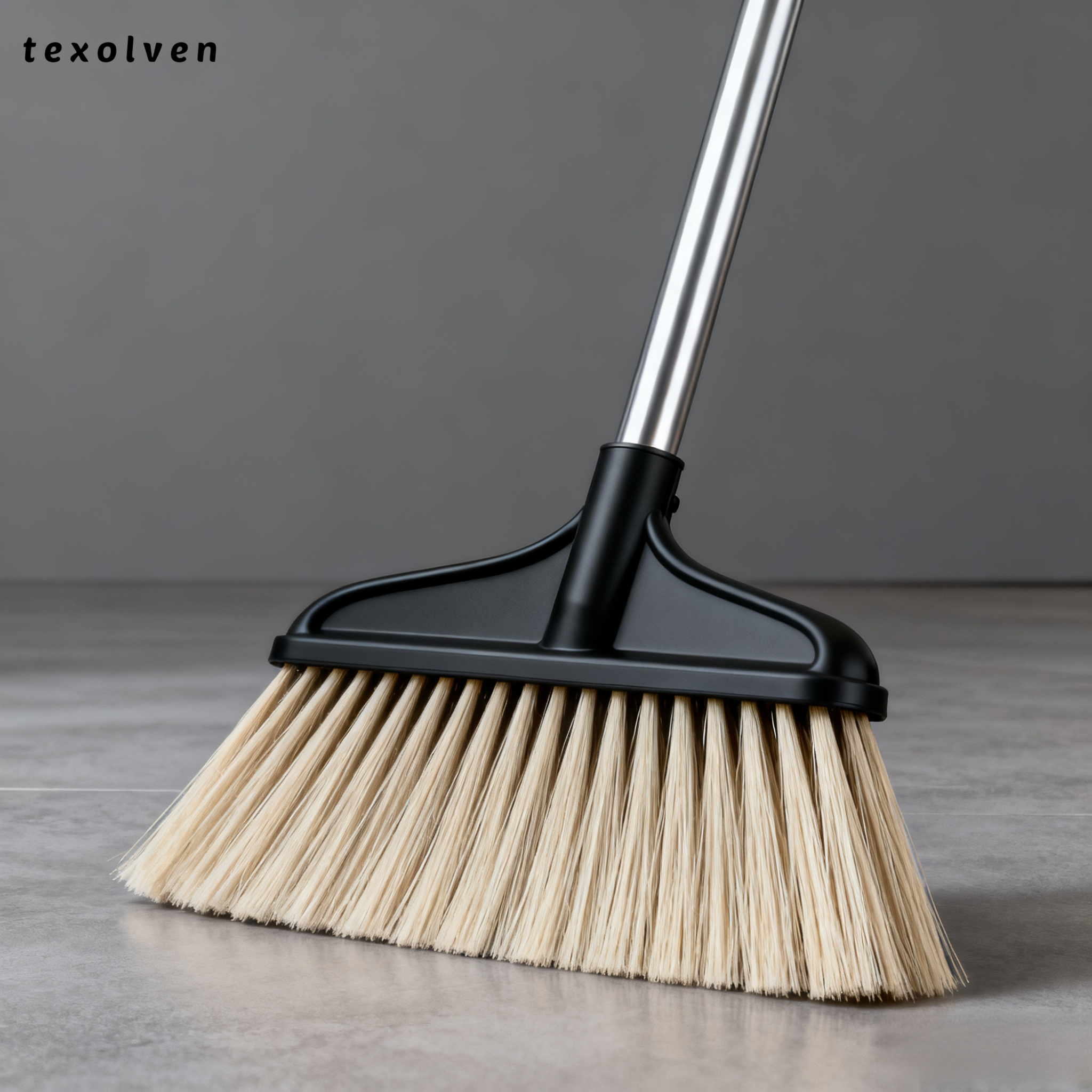 넓은 폭으로 효율적인 청소가 가능한 빗자루 상세 모습