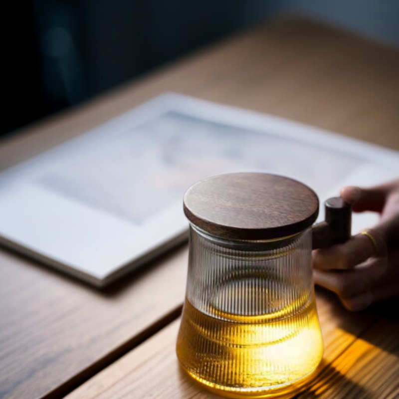  월넛우드 뚜껑과 필터가 있는 보로실리케이트 유리 티컵