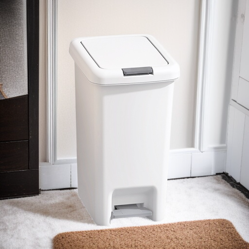 발로 작동하는 뚜껑 달린 쓰레기통