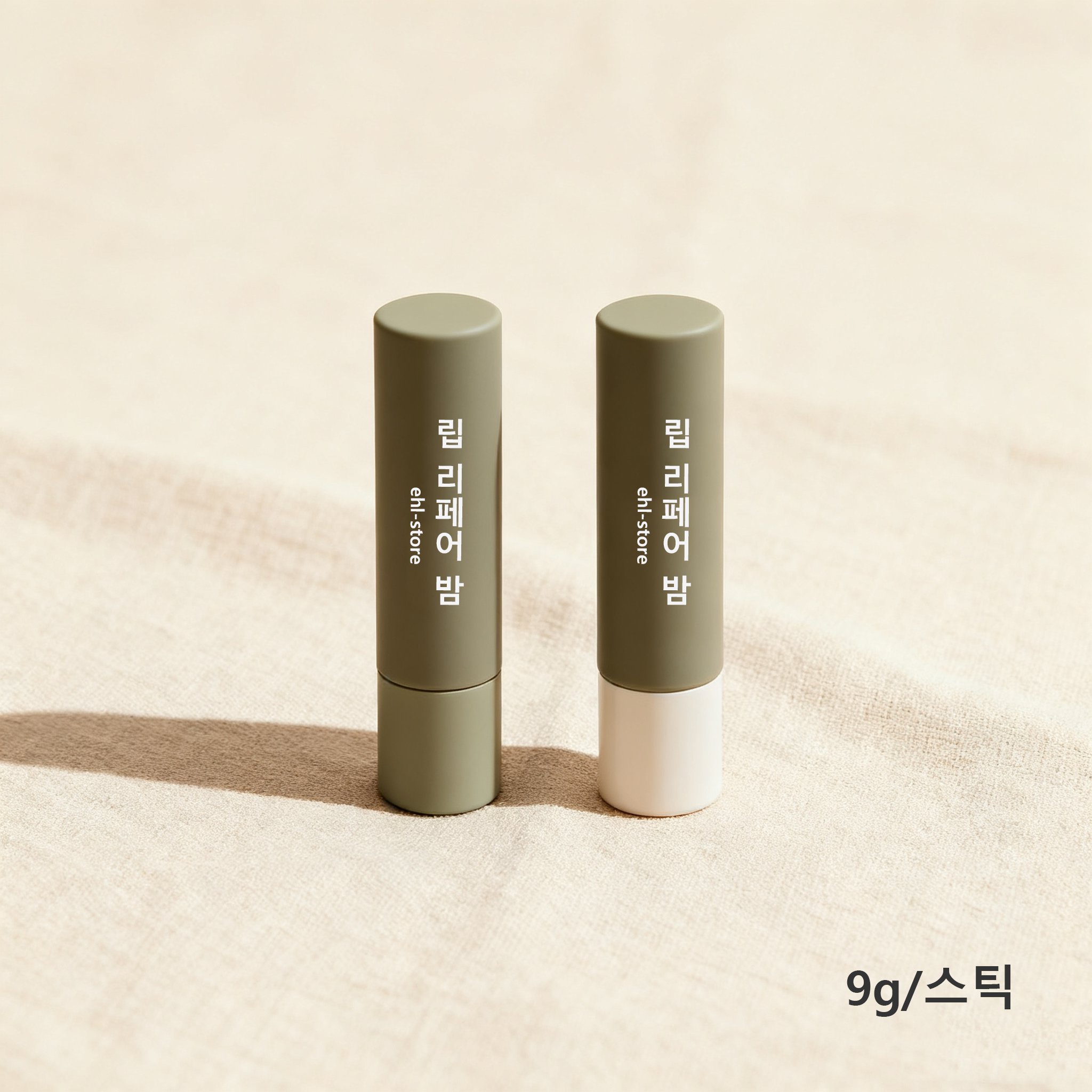 건조한 입술에 바르는 립밤 사용 모습