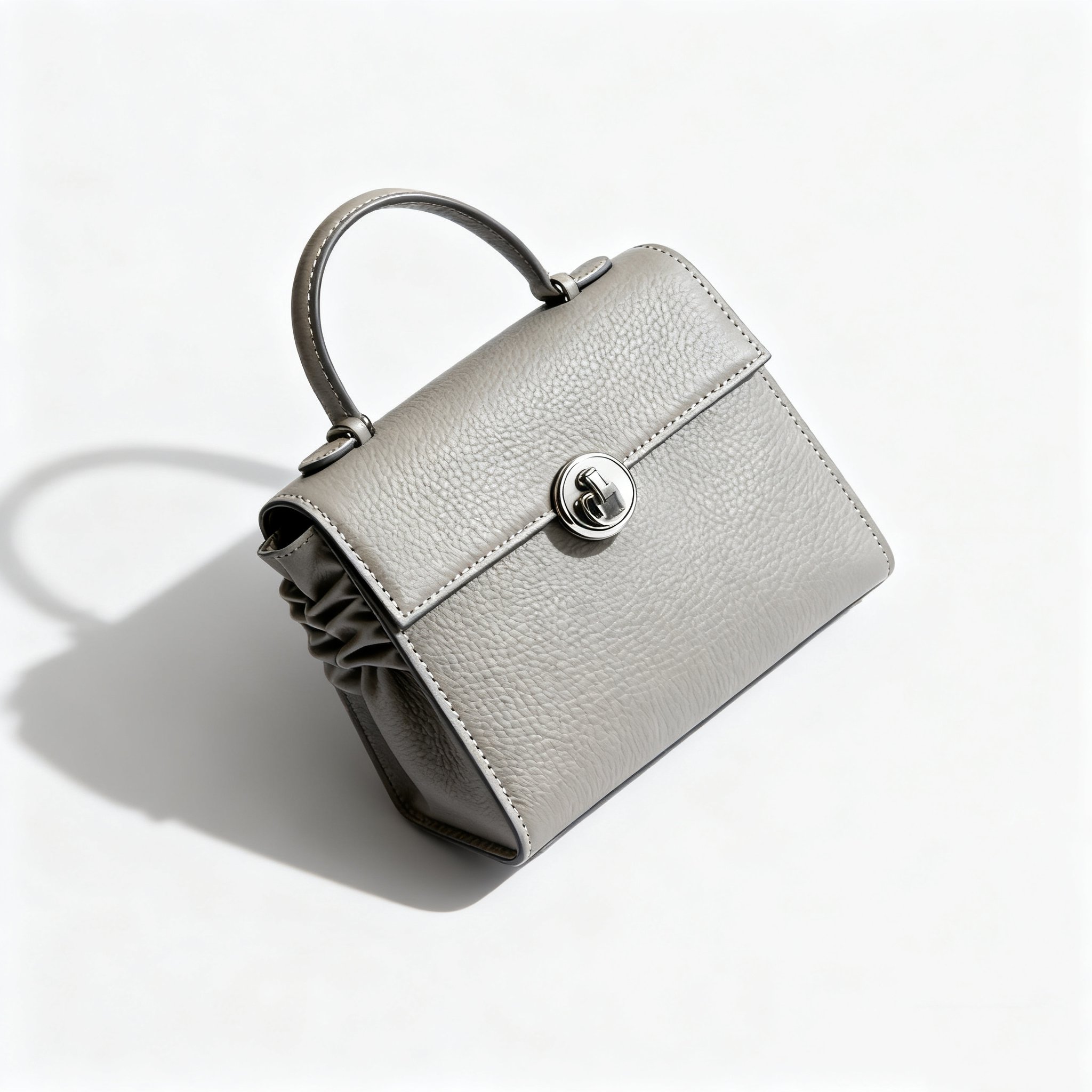 กระเป๋าถือหนังสีเงิน