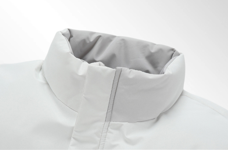 스타일리시한 루즈핏 다운 재킷 착용샷