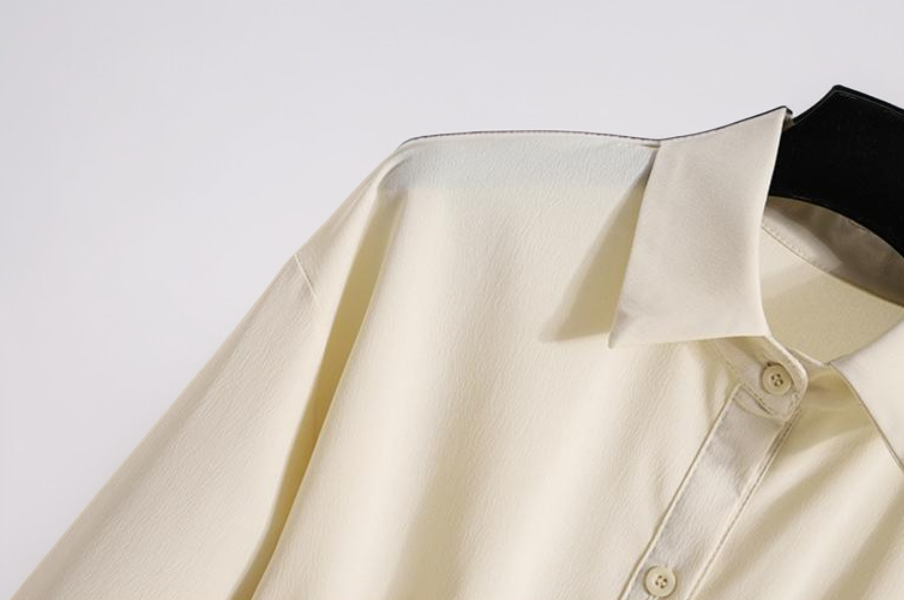 데일리룩에 어울리는 허리 조임 긴팔 탑