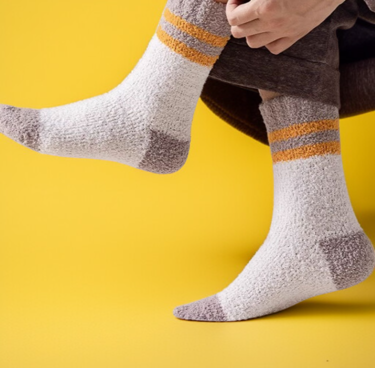 포근하고 따뜻한 남성 겨울 양말 착용컷