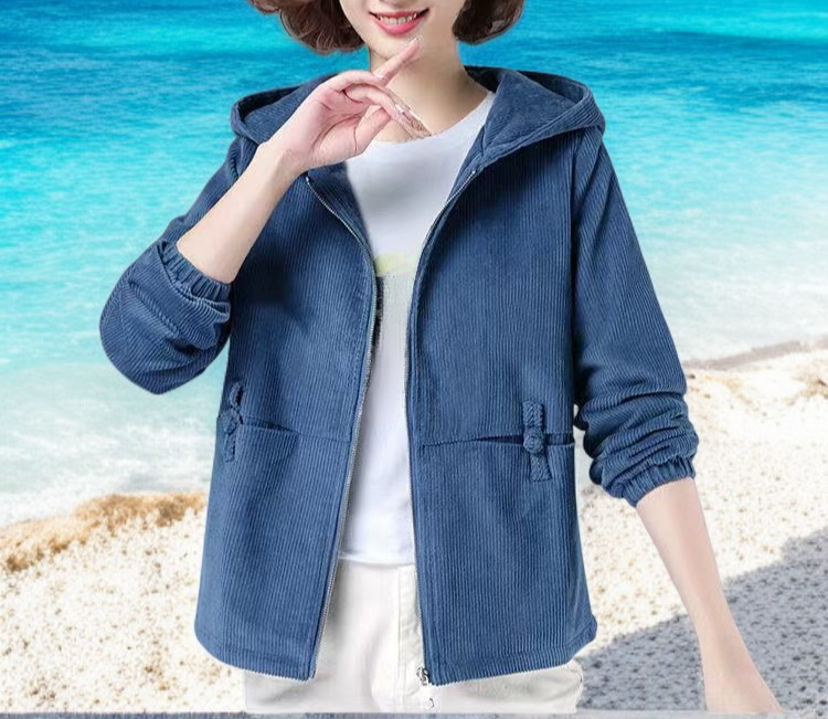 Cordjacke mit klassischem Kragen und Knopfleiste