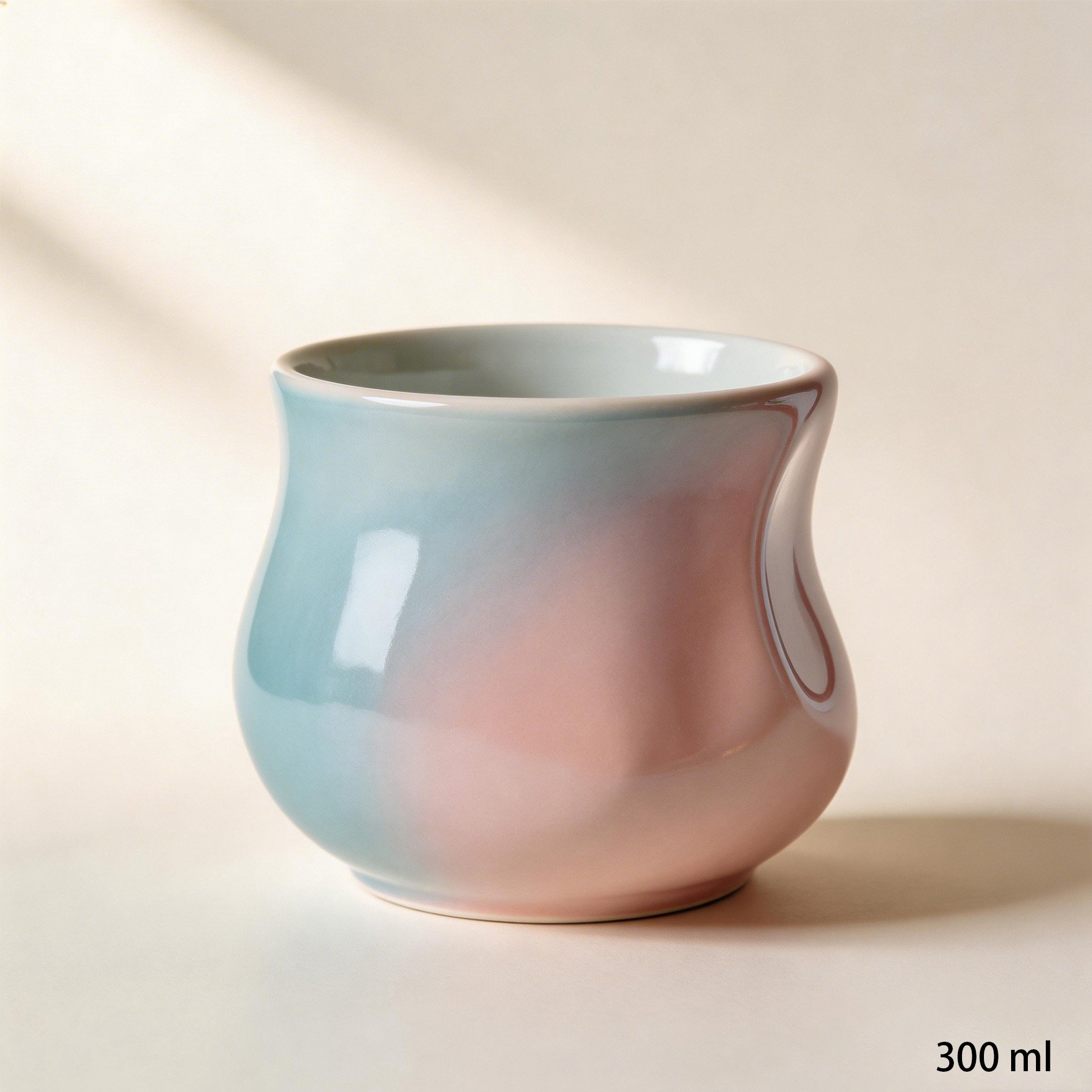 다양한 색상의 세라믹 머그컵