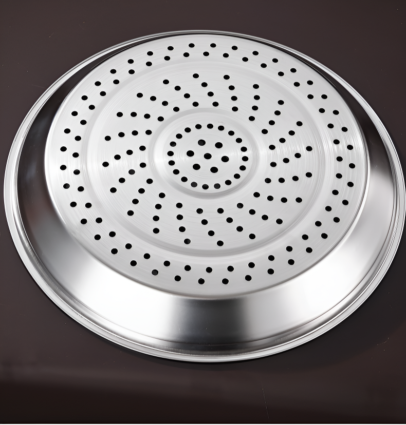 위생적인 스테인리스 찜기 세척 장면