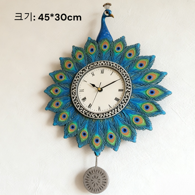 현대적인 인테리어와 잘 어울리는 벽걸이 시계