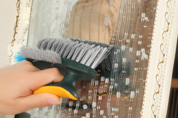 持ちやすいハンドル付きお風呂ブラシ