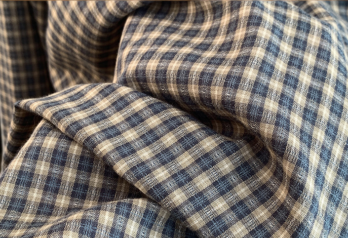 트렌디한 플레드 패턴의 루즈핏 셔츠