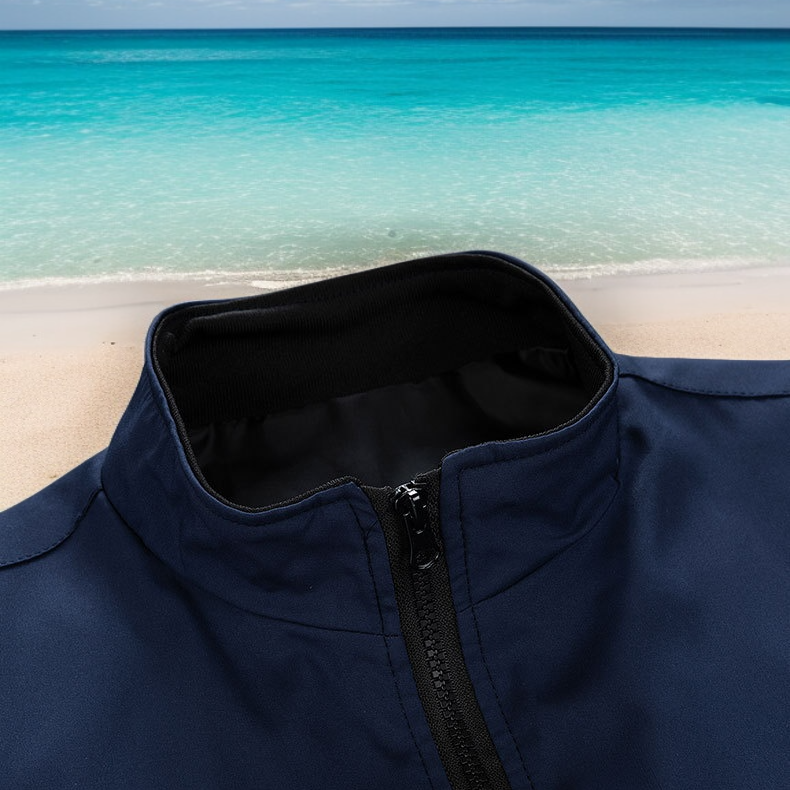 남성용 따뜻한 재킷의 지퍼 클로즈업