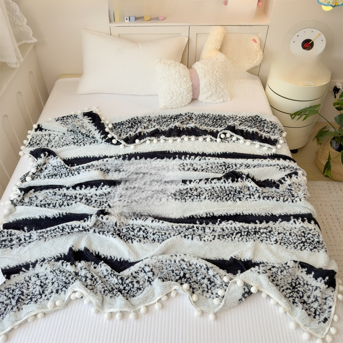 Multifunctional Small Air Conditioner Shawl Blanket