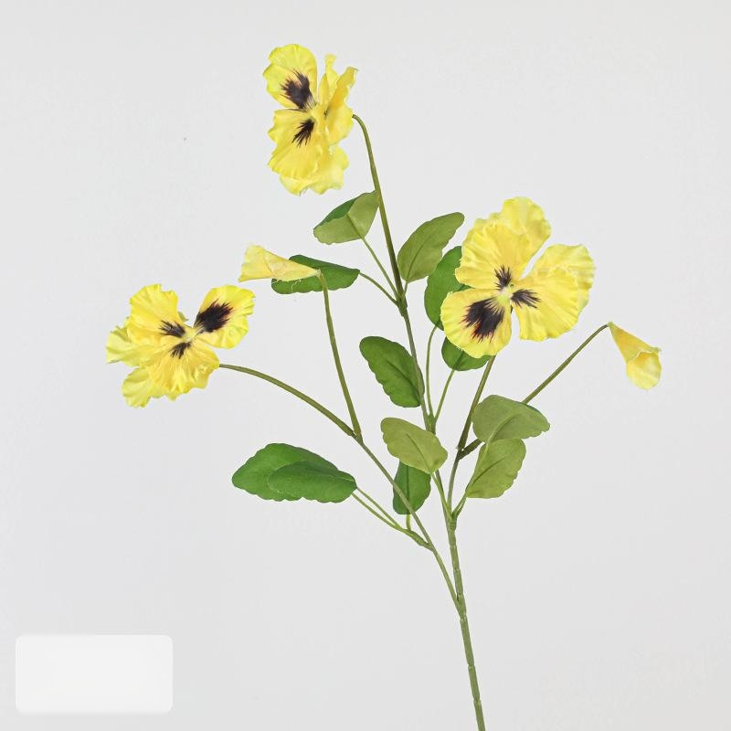 Simulierte dreifarbige Blumendekoration