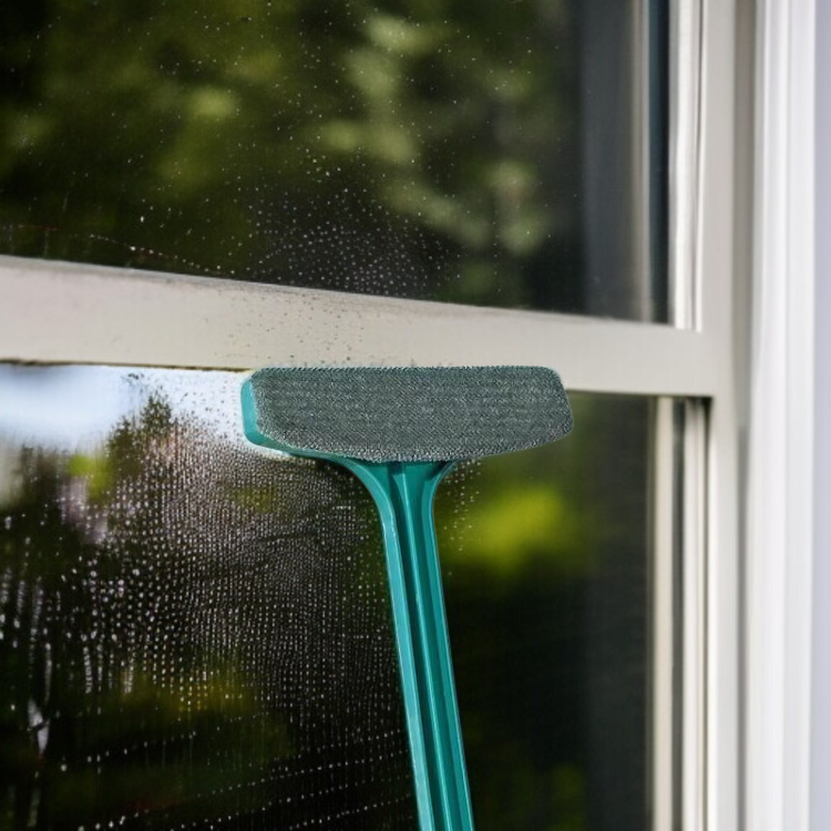 Screen cleaning made simple with 2-in-1 brush