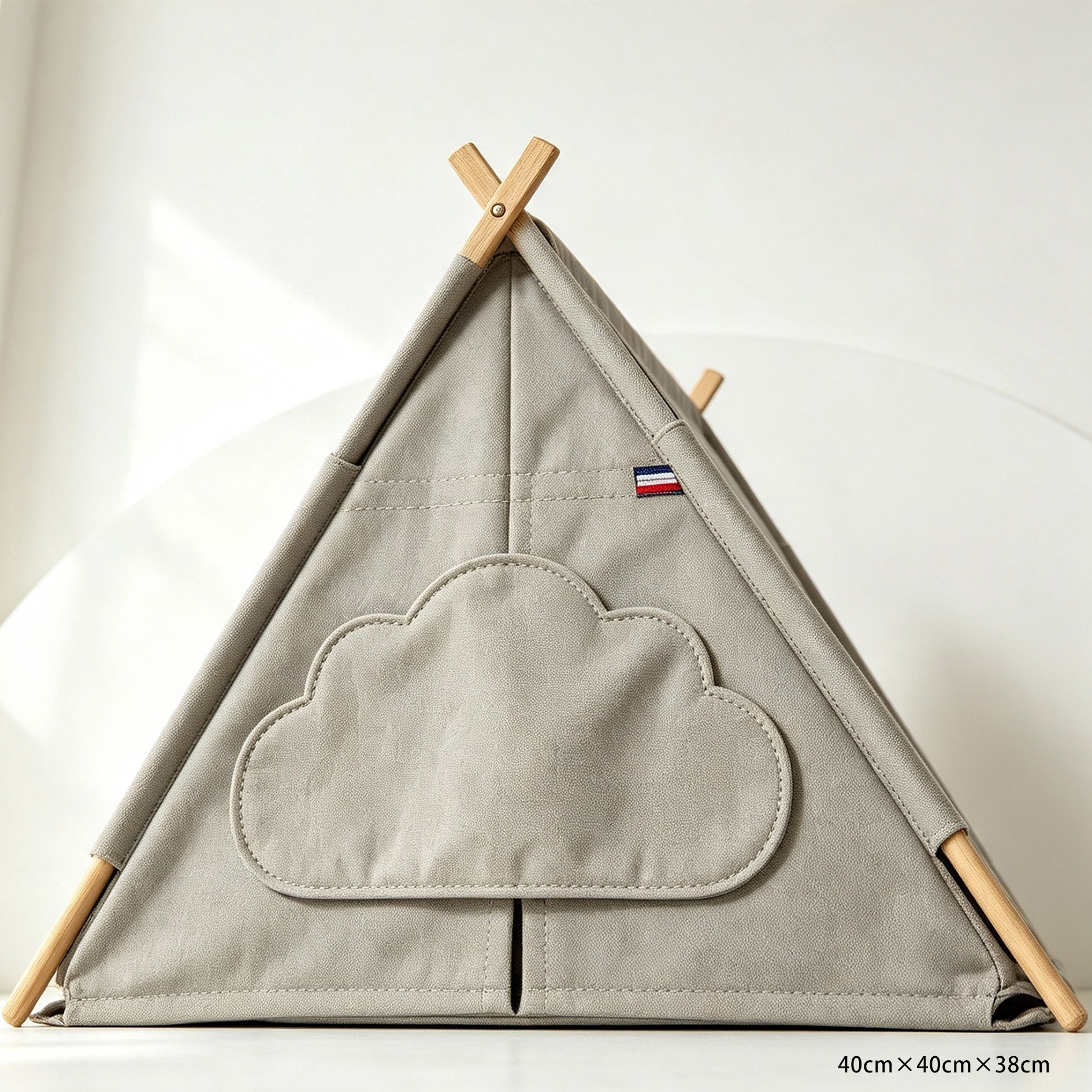 Space-saving foldable storage box for closet organization