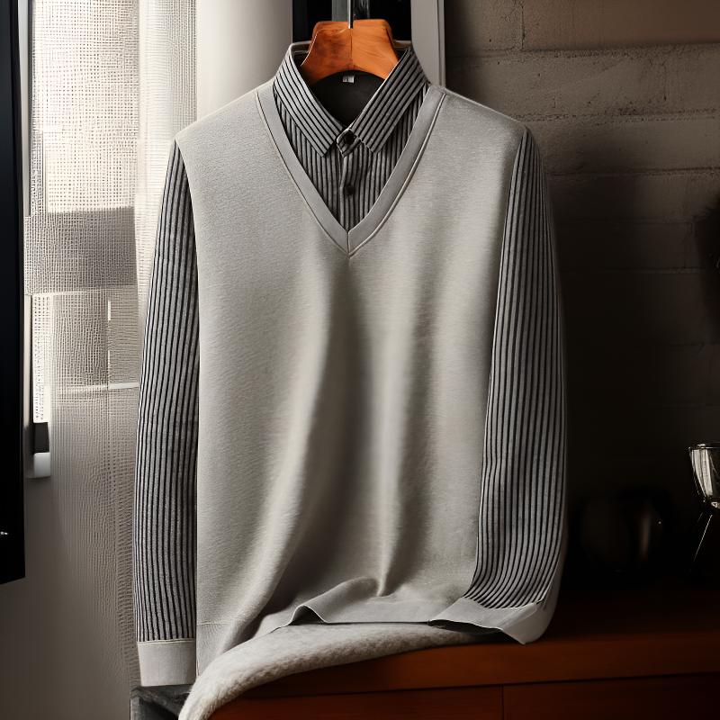 플리스 안감과 도톰한 소재로 제작된 남성용 스웨터