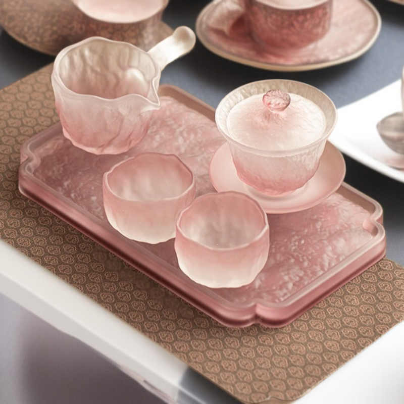 誕生日や母の日、記念日、新築祝い、お茶好きの方への贈り物に最適な、すりガラスのティーセット5点「九州 湯の実セット」です。