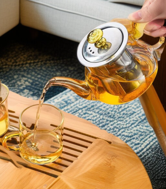 따뜻한 티 한잔과 책이 있는 힐링 시간