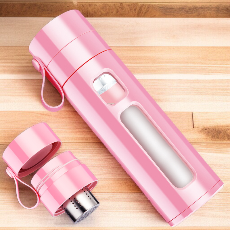 가정에서 사용하는 넘어짐 방지 유리 물컵 사진