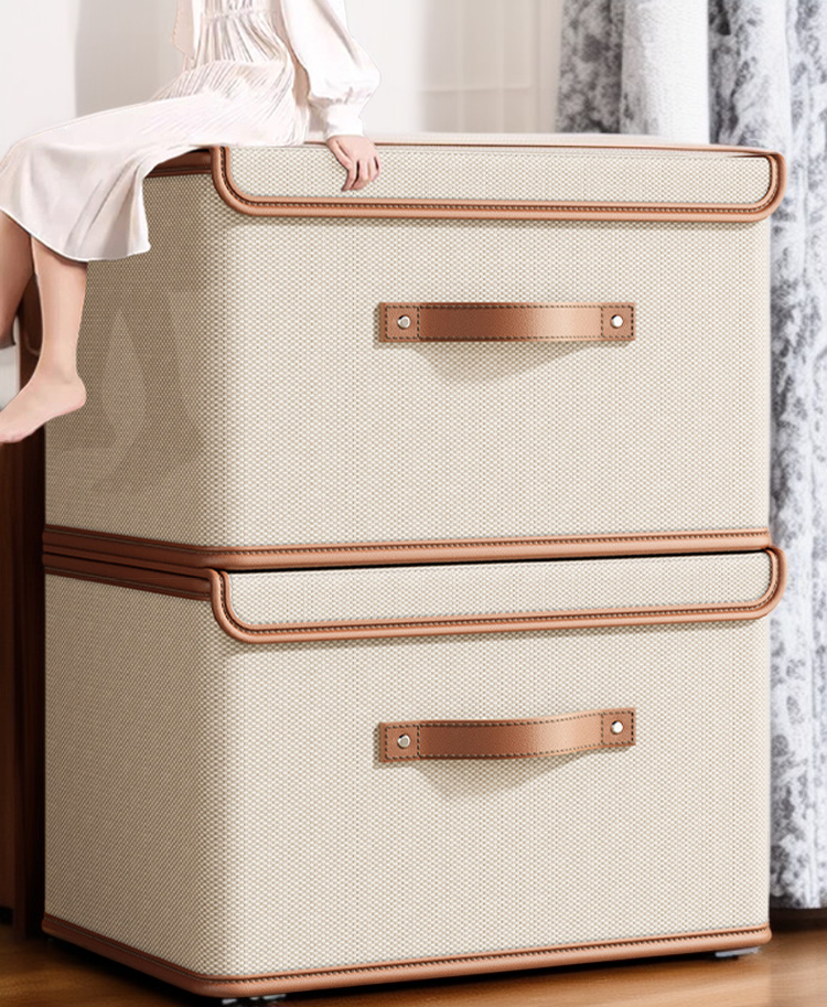 플랩 커버가 닫힌 상태의 옥스포드 수납함