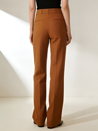 Minimalistische, hochgeschnittene Hose mit weitem Bein