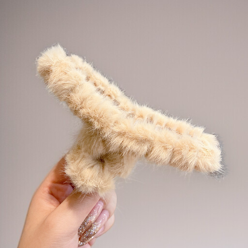 Sophisticated hair accessory for fashionable women