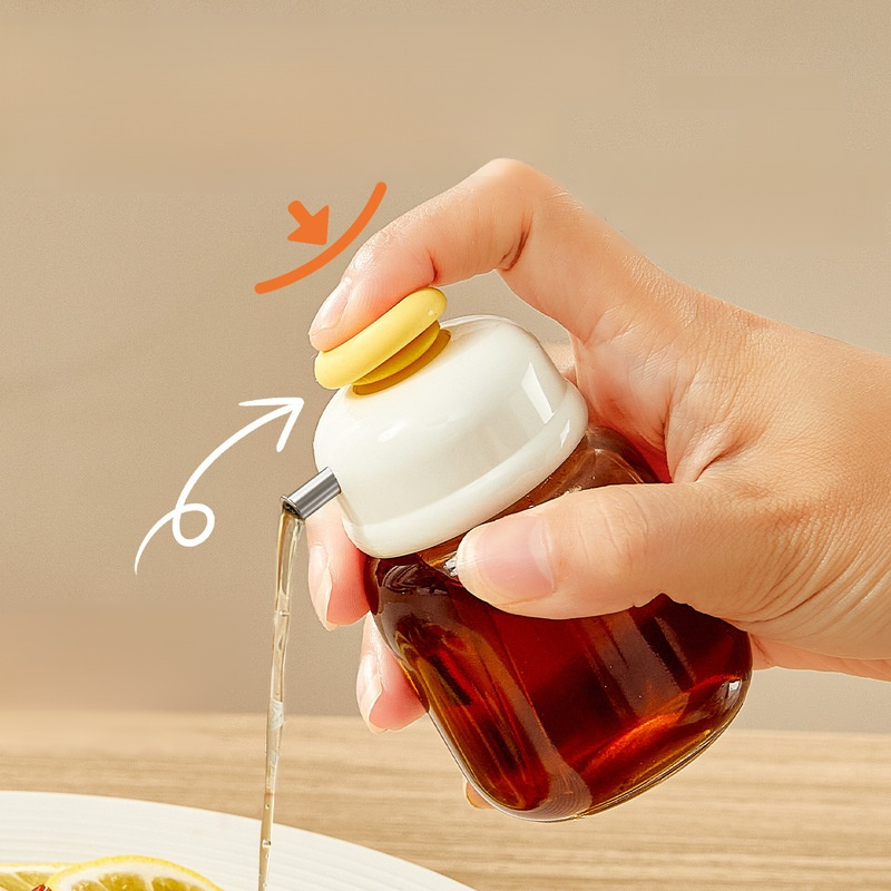 주둥이가 있는 간장 식초병