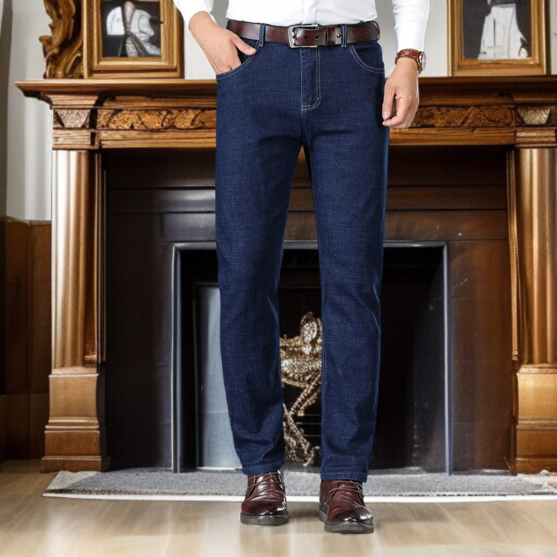 중년 남성용 캐주얼 팬츠 착용 이미지