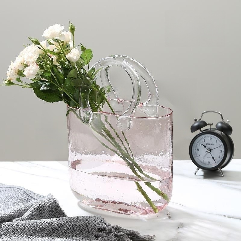 Originelle skandinavische Tasche mit Glasvase und Korb für Hydrokultur-Blumen