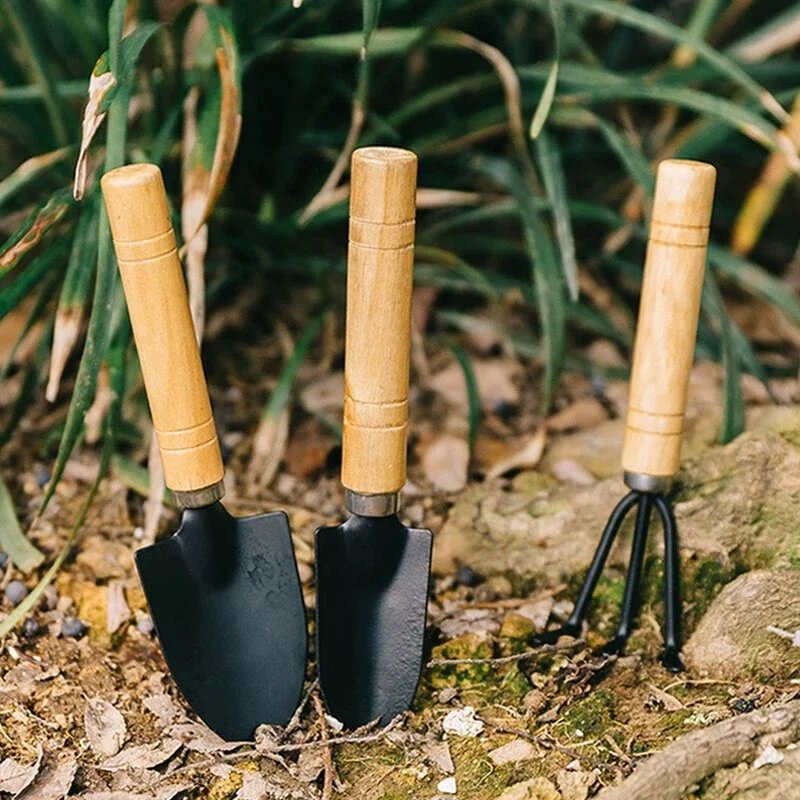 Outdoor gardening hand tool set