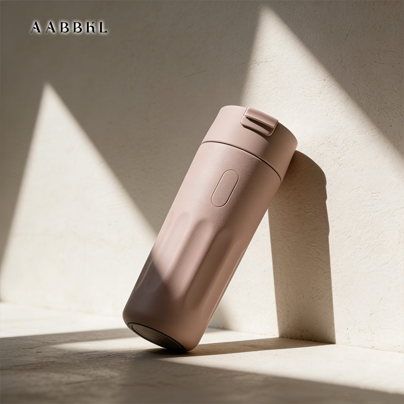 Vasos para jugo llenos de bebida fresca