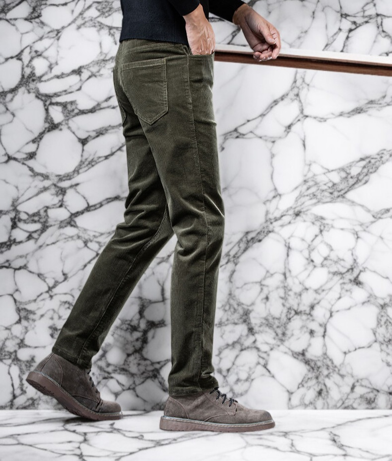 快適な履き心地のコーデュロイパンツ